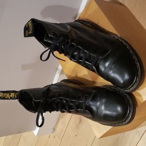 Vtg 80s England Dr Martens black 1460 lace up leather sz 8 U.S. Ladies